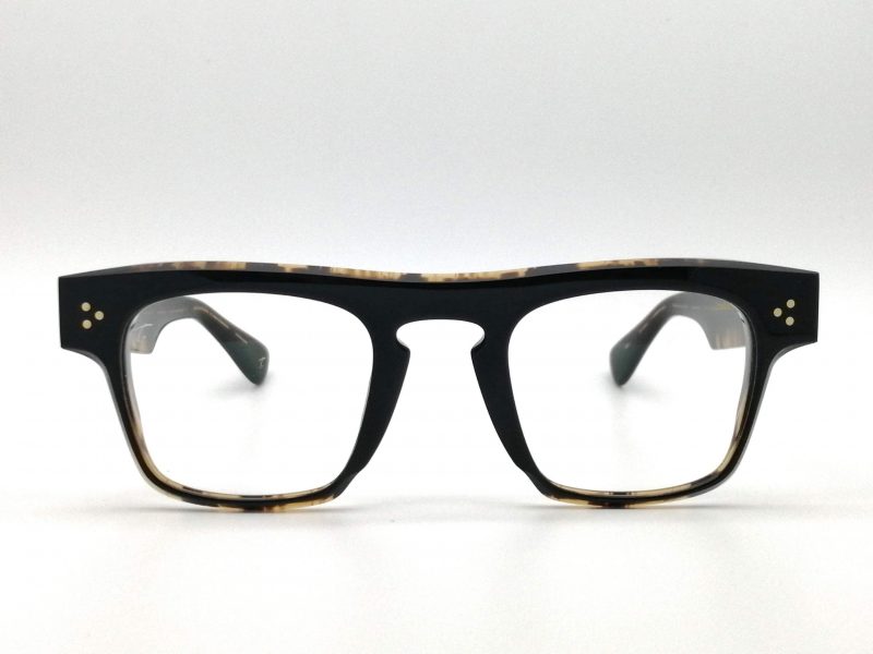 Modelo Ambrato de Talla Eyewear