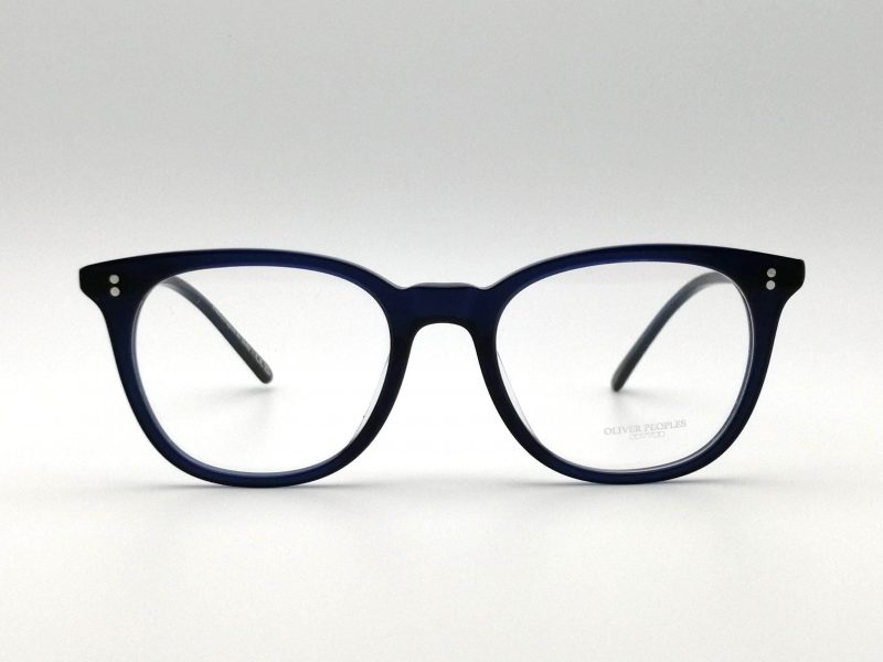 Modelo Josianne de Oliver Peoples